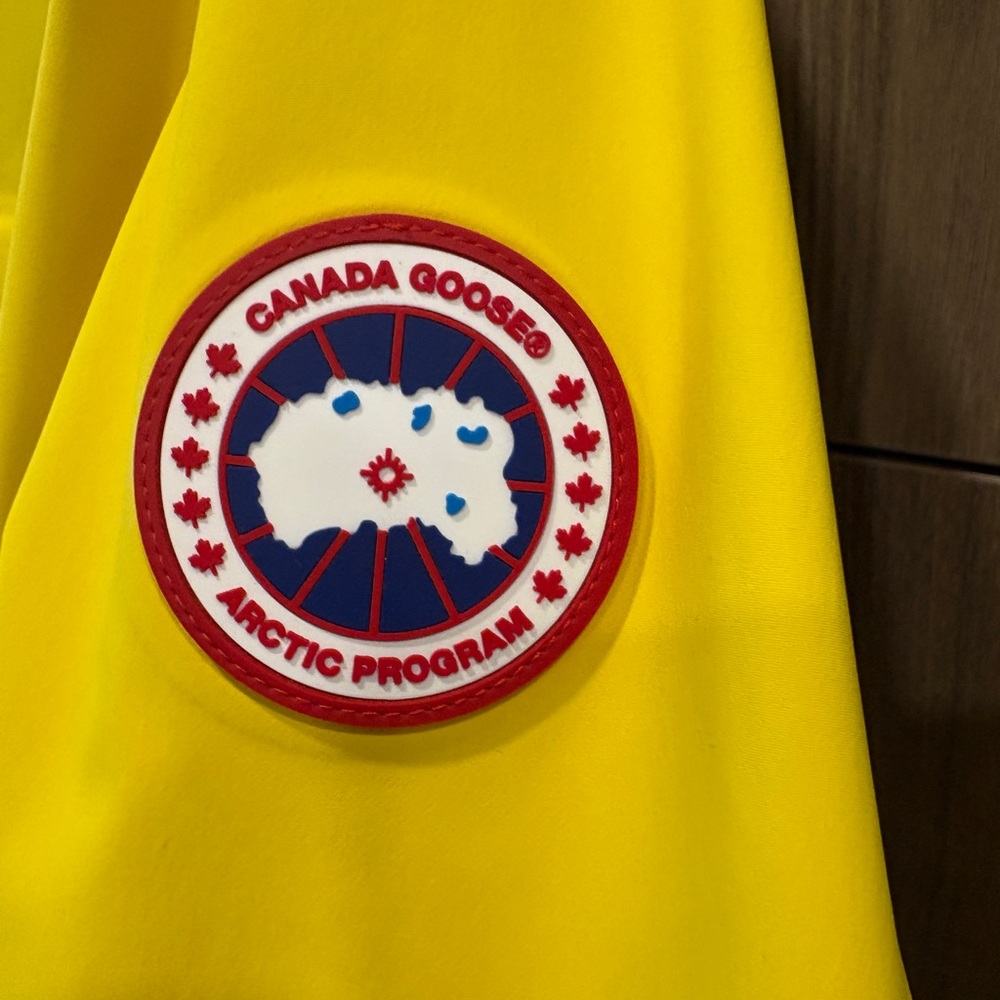 Canada Goose Nanaimo Windproof/Waterproof Jacket In Overboard Yellow - Picture 8 of 15